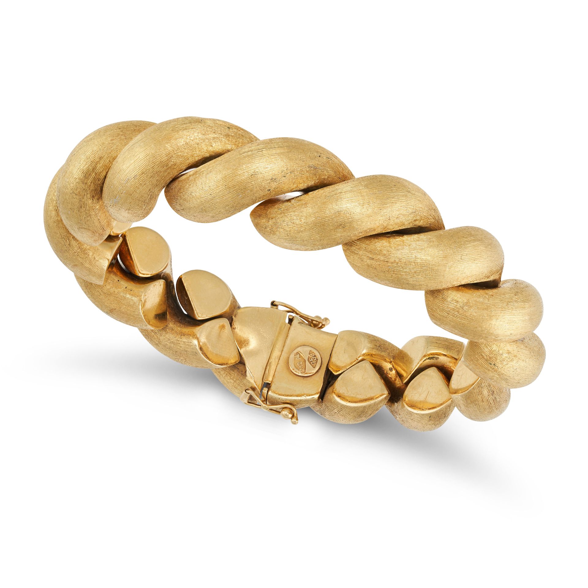A GOLD BRACELET in 18ct yellow gold, in a textured twisted design, stamped 750, 21.0cm, 98.8g.