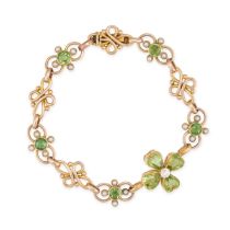 AN ANTIQUE EDWARDIAN PERIDOT, PEARL AND DIAMOND BRACELET in 15ct yellow gold, comprising a four l...