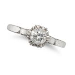A SOLITAIRE DIAMOND RING in white gold, set with a round brilliant cut diamond of approximately 0...