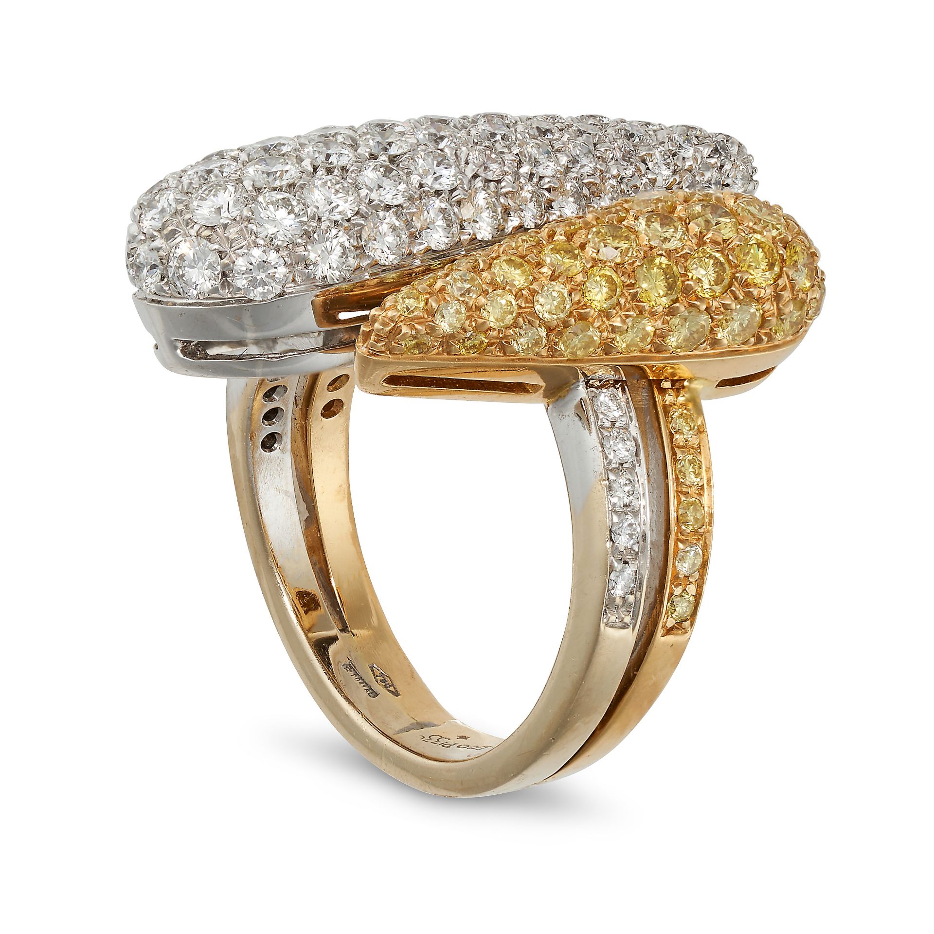 LEO PIZZO, A YELLOW AND WHITE DIAMOND DRESS RING in 18ct white and yellow gold, the bi colour ban... - Bild 2 aus 2