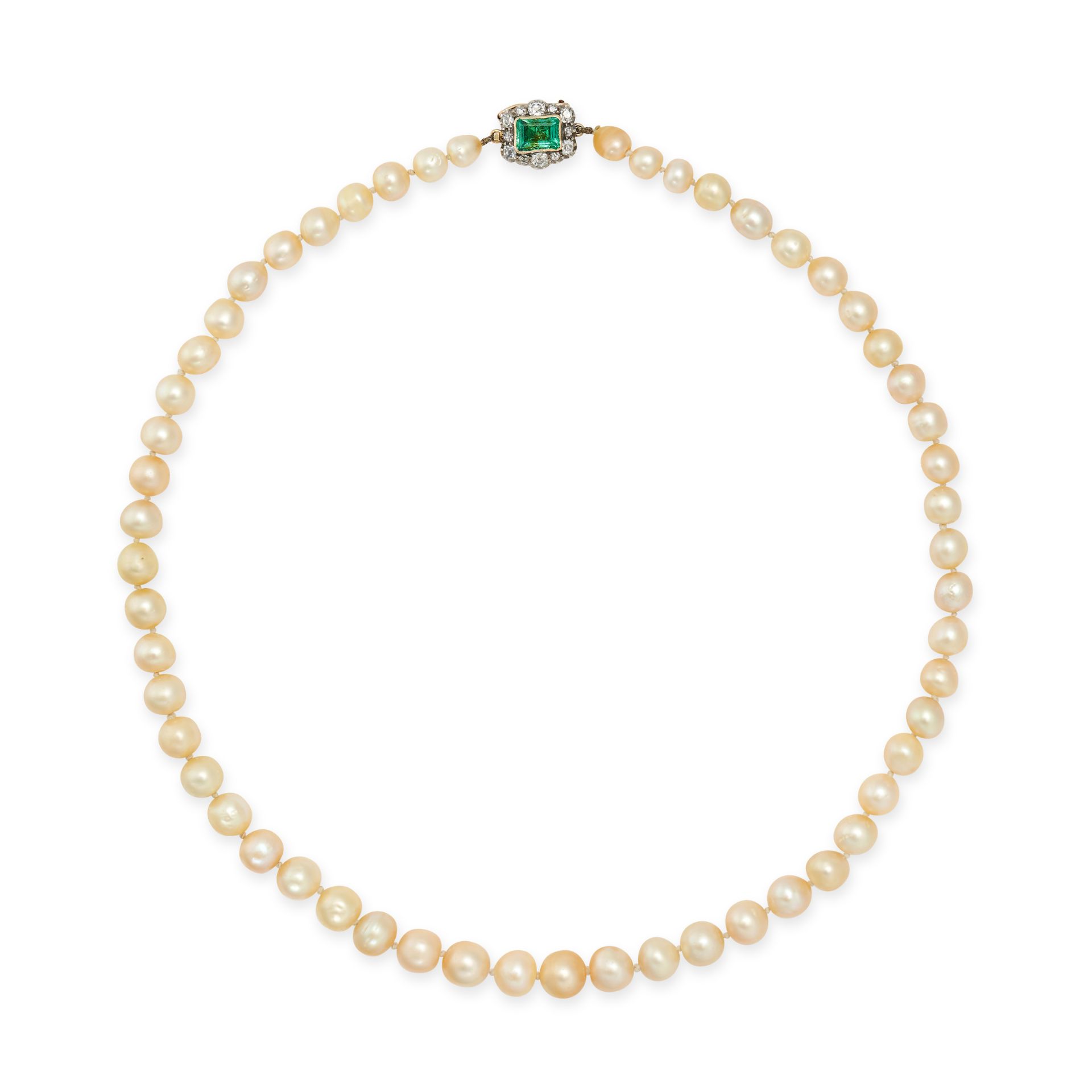 AN ANTIQUE NATURAL SALTWATER PEARL, EMERALD AND DIAMOND NECKLACE in yellow gold and silver, compr...