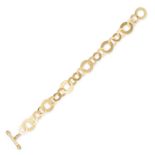 ROBERTO COIN, A GOLD BRACELET in 18ct yellow gold, comprising a row of interlocking circular link...