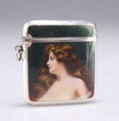 AN EARLY 20TH CENTURY SILVER AND ENAMEL VESTA CASE