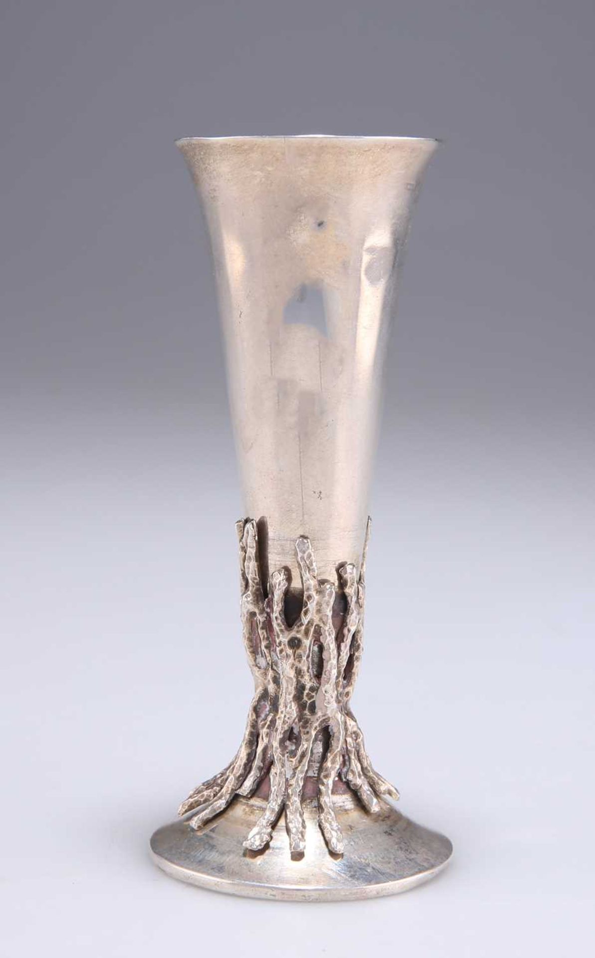 A SILVER GOBLET - Image 2 of 3