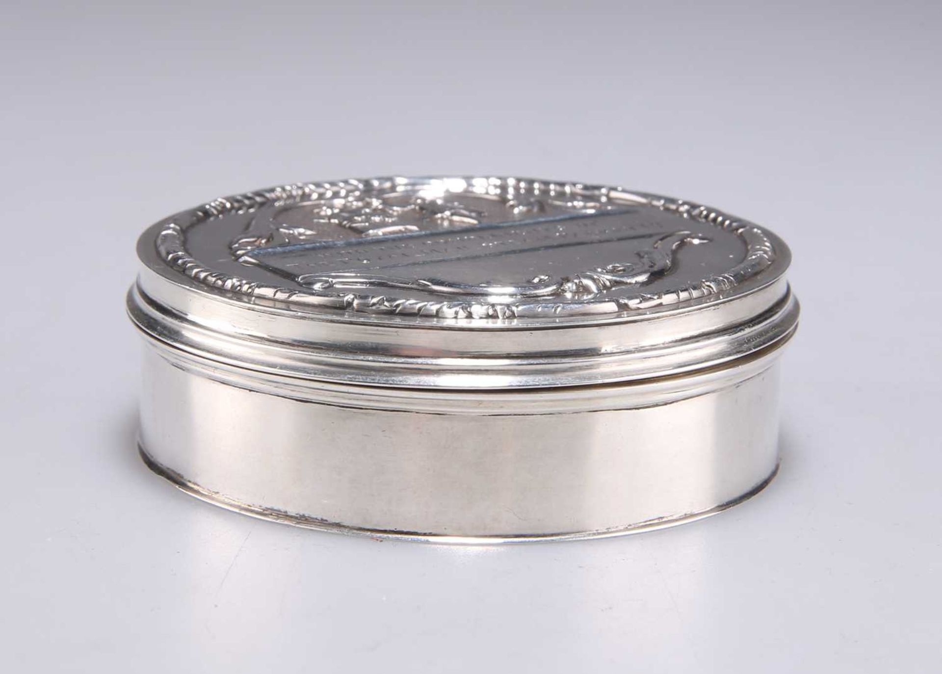 A GEORGE V SILVER TRINKET BOX - Image 2 of 3