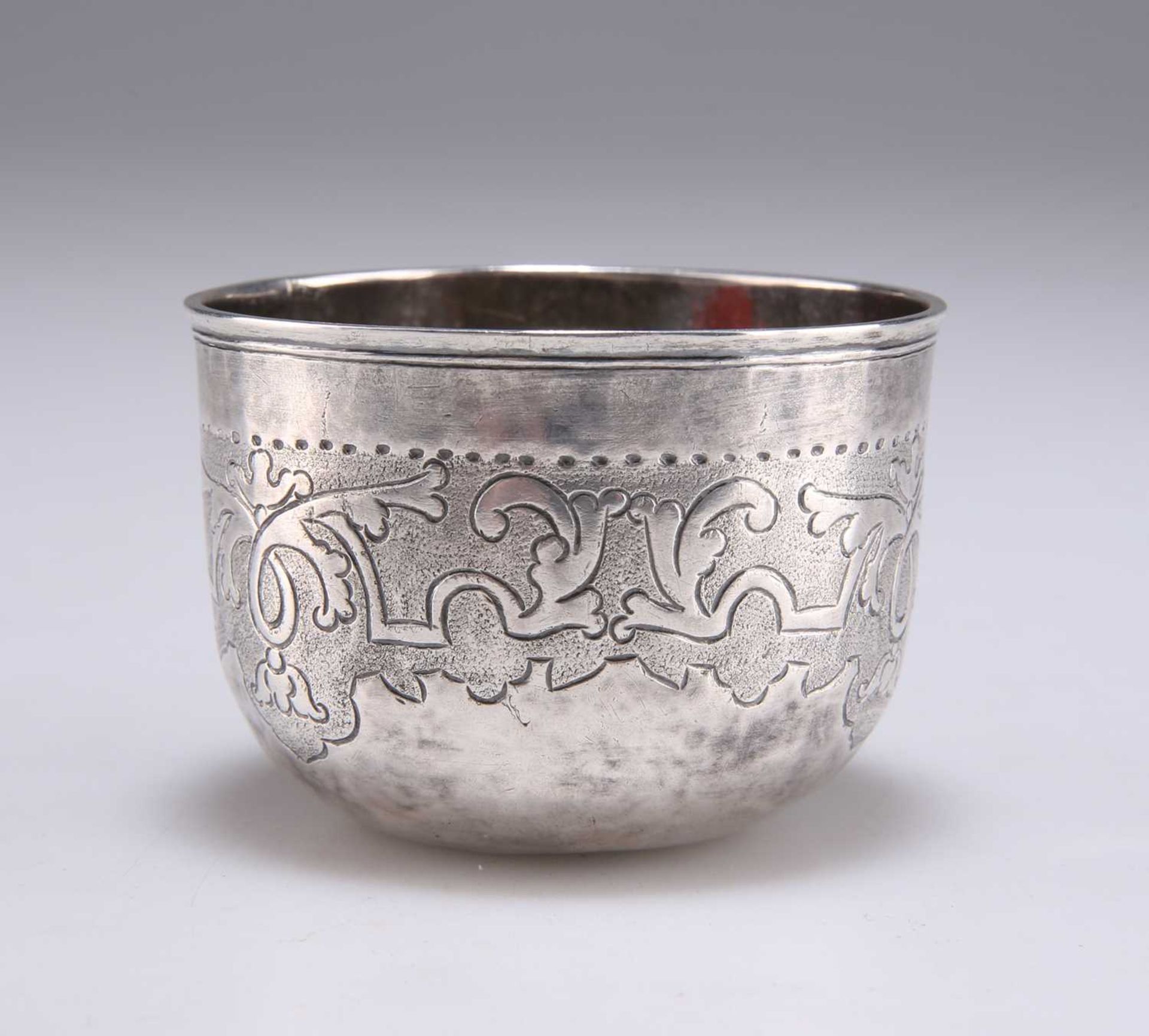 AN 18TH CENTURY RUSSIAN SILVER TUMBLER CUP