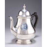 A SUBSTANTIAL TIFFANY & CO SILVER 3-PINT TEAPOT