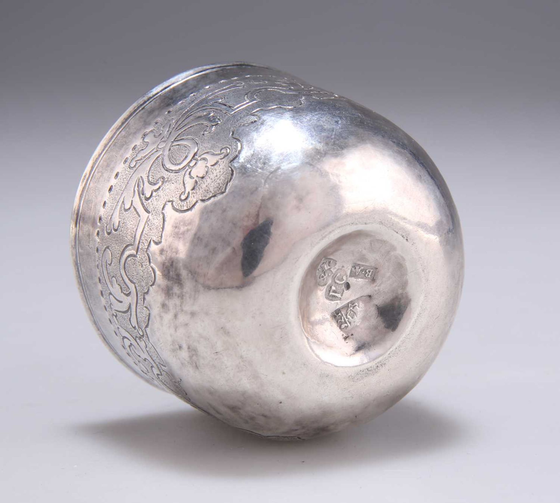 AN 18TH CENTURY RUSSIAN SILVER TUMBLER CUP - Image 2 of 2