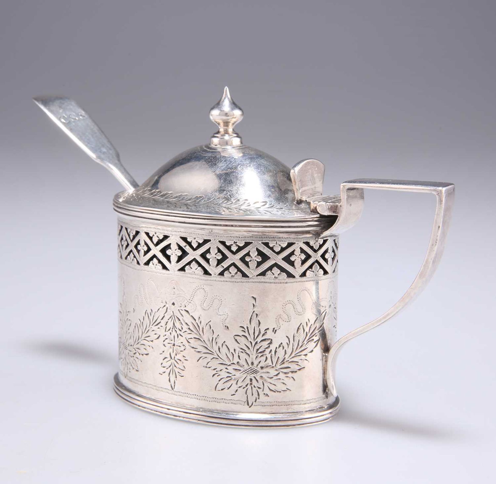 A VICTORIAN SILVER MUSTARD POT - Image 2 of 3