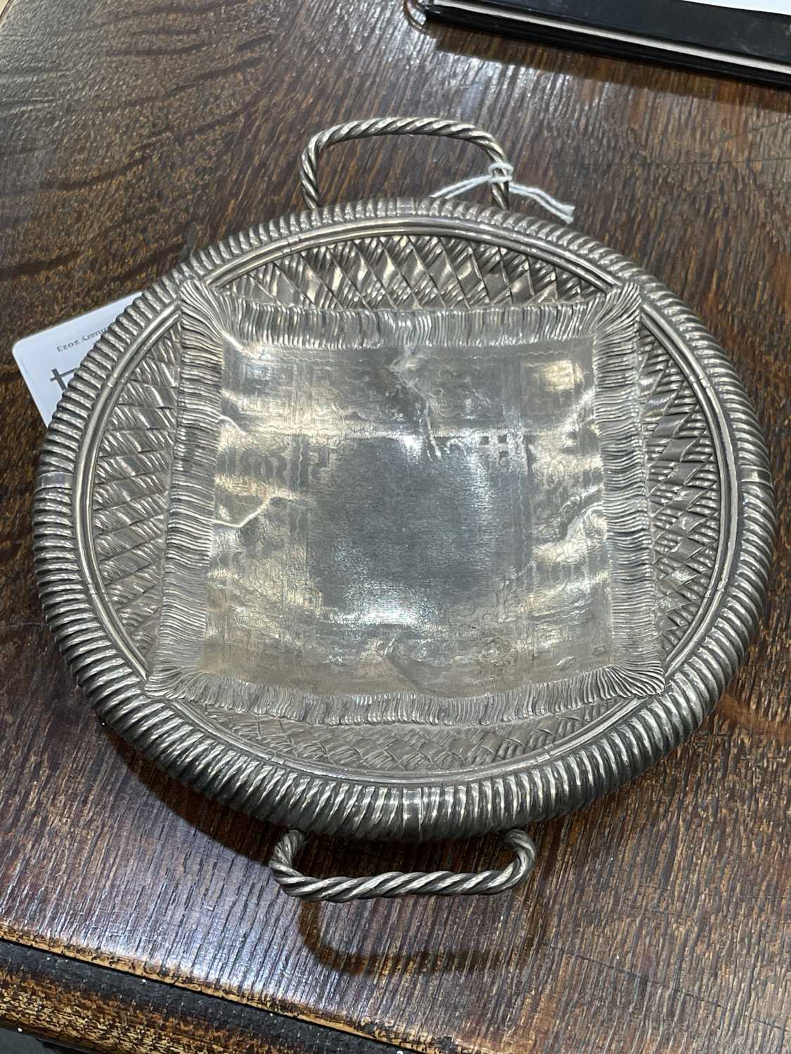 A LATE 19TH CENTURY RUSSIAN SILVER TROMPE L'OEIL BREAD BASKET - Image 7 of 11