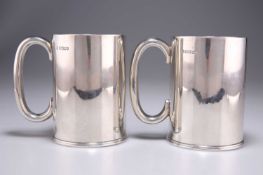 A PAIR OF GEORGE V SILVER TANKARDS