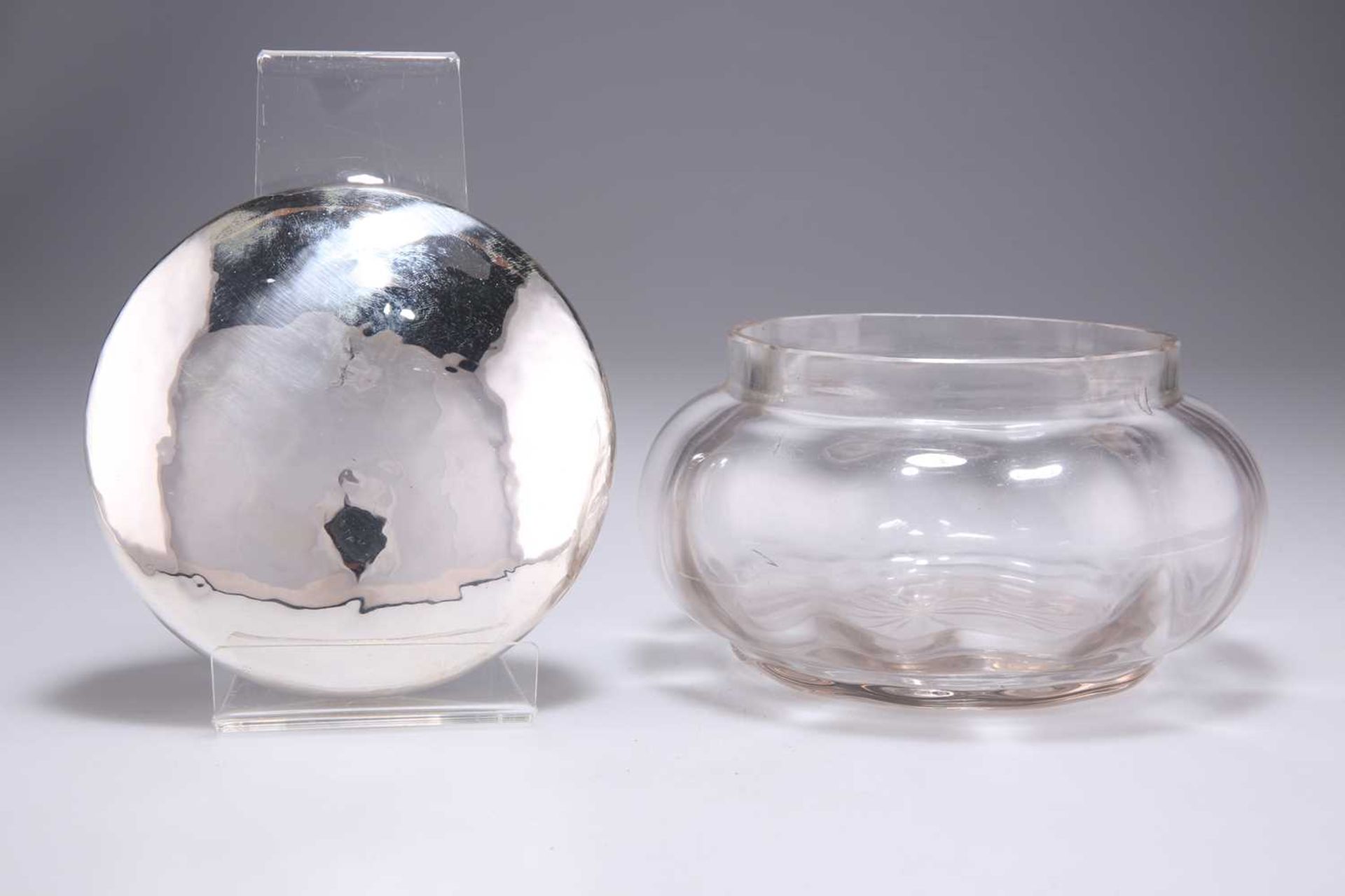 A GEORGE V SILVER-LIDDED LARGE GLASS TABLE JAR - Image 2 of 3