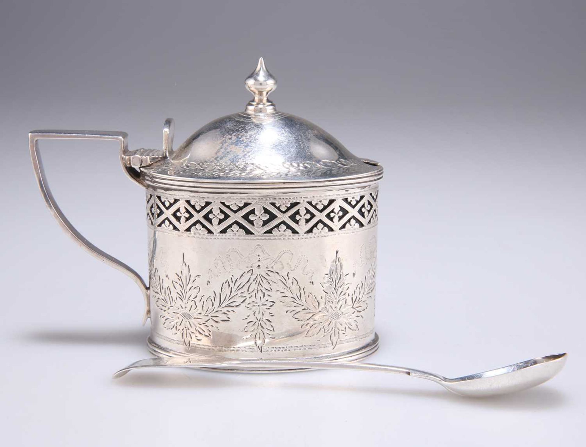 A VICTORIAN SILVER MUSTARD POT