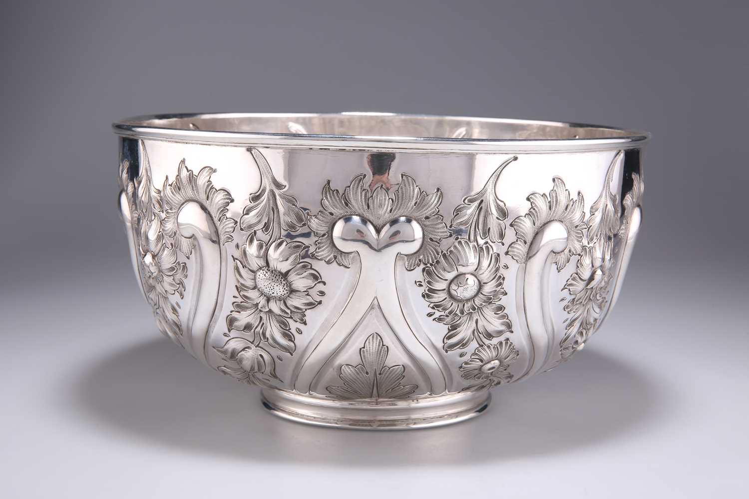 A GEORGE IV LARGE SILVER PUNCH BOWL - Image 2 of 4