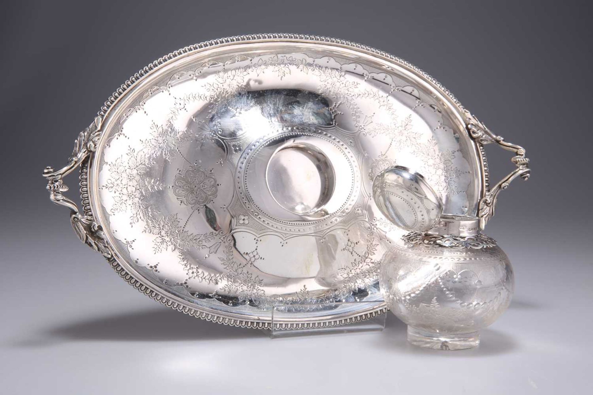 A VICTORIAN SILVER INKSTAND - Image 2 of 4