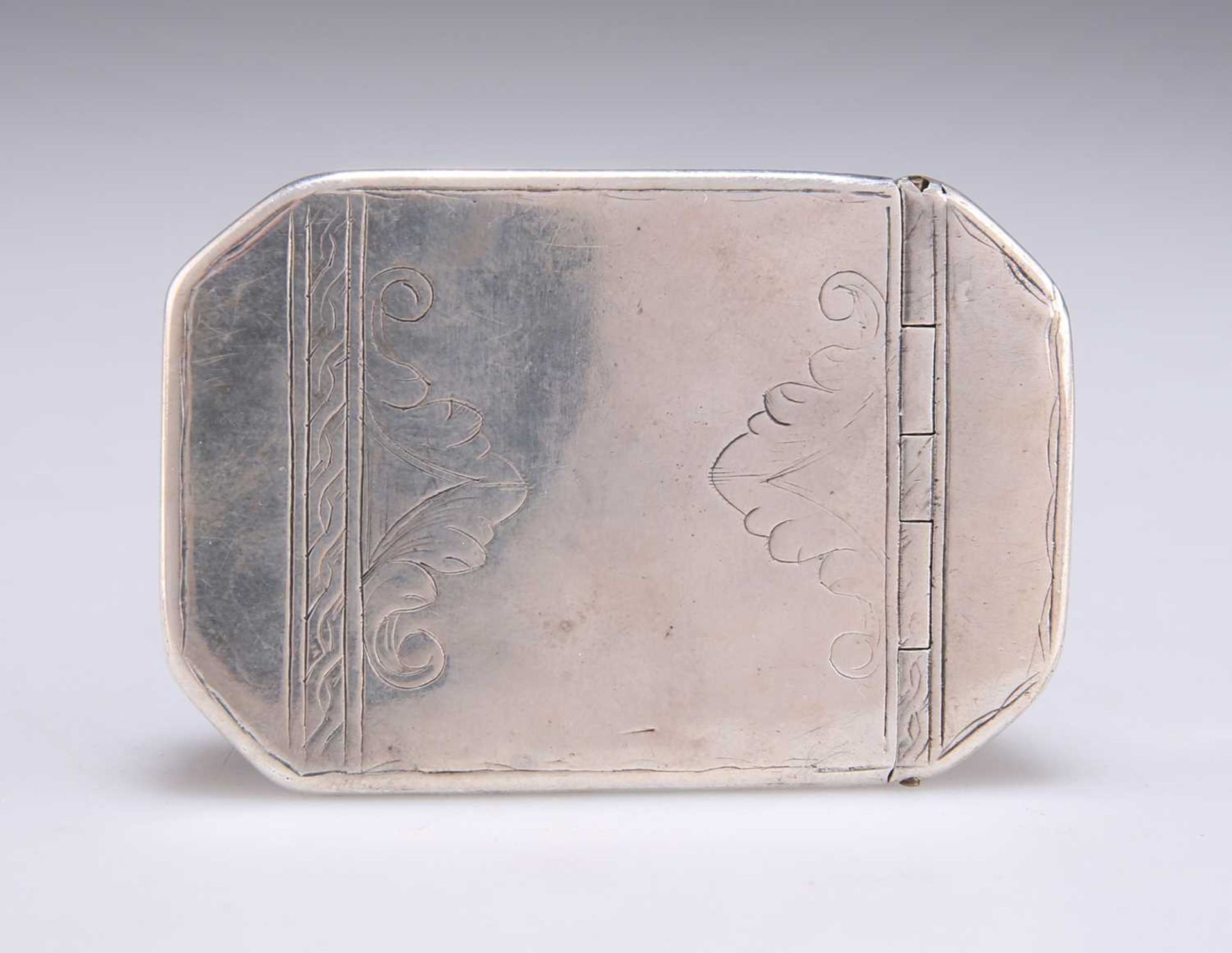 A GEORGIAN SILVER SNUFF BOX - Image 2 of 2