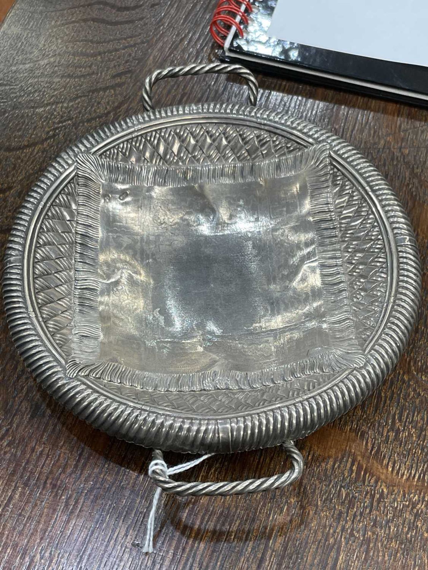 A LATE 19TH CENTURY RUSSIAN SILVER TROMPE L'OEIL BREAD BASKET - Image 9 of 11