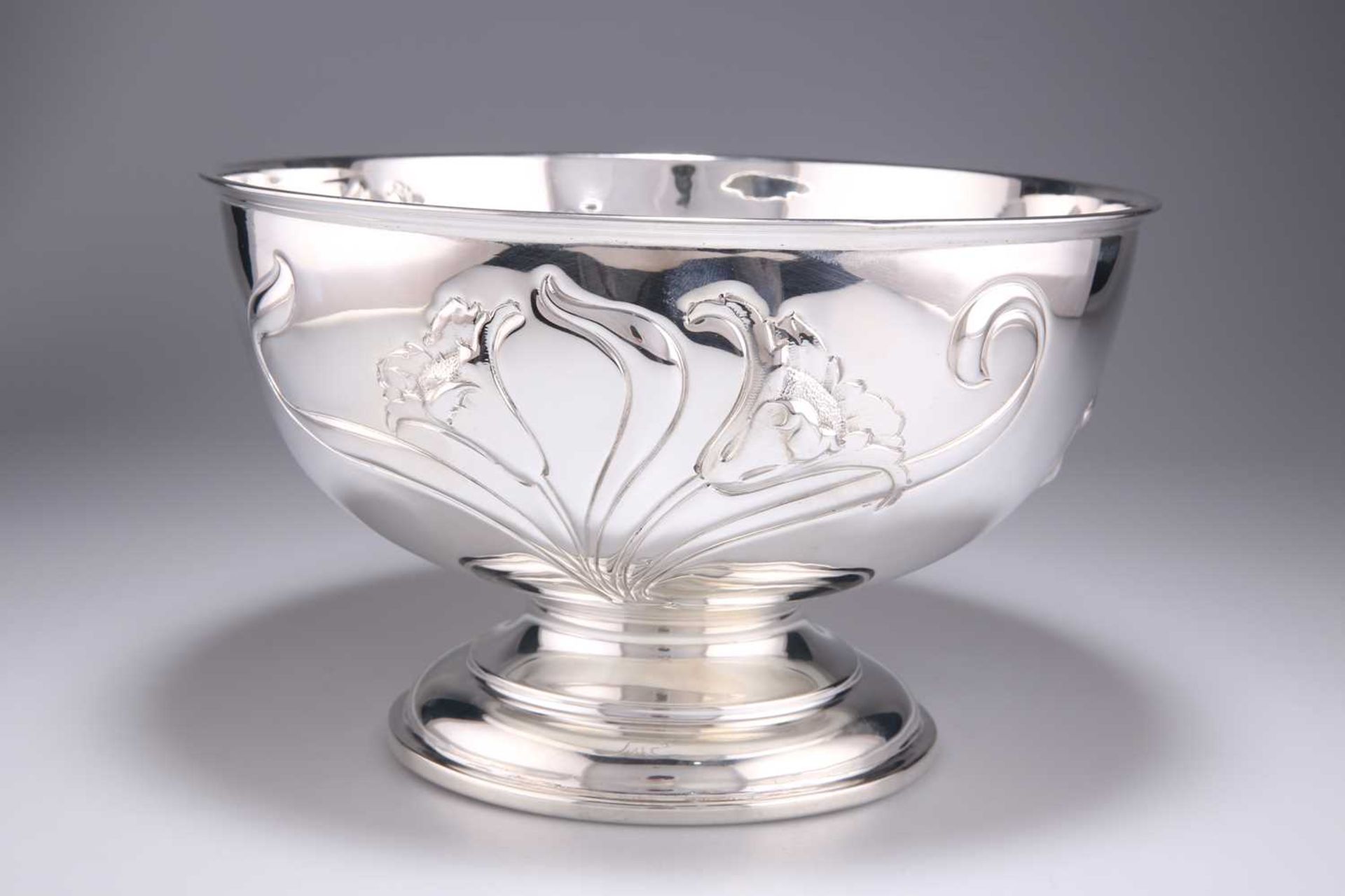 A LARGE ART NOUVEAU SILVER BOWL