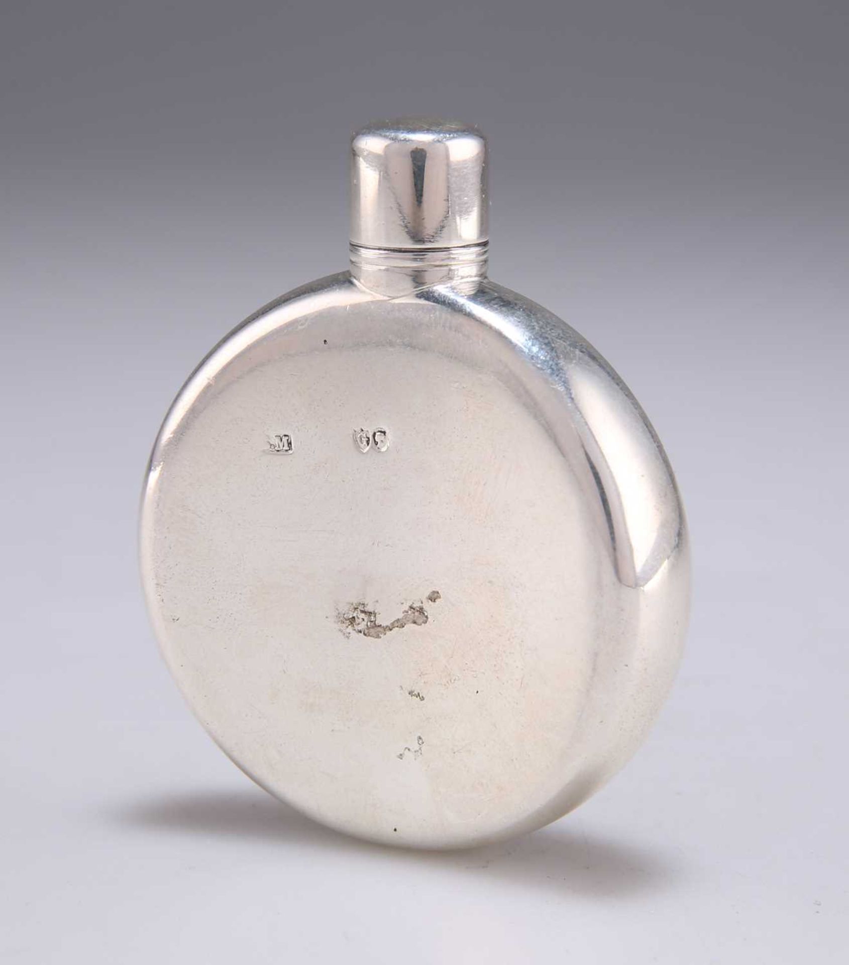 A VICTORIAN SILVER SCENT BOTTLE - Image 2 of 2