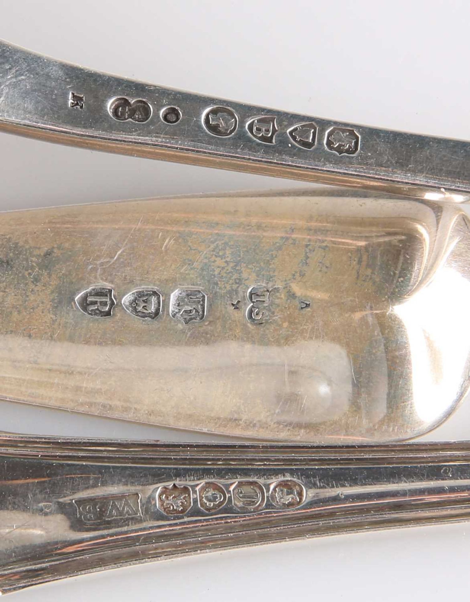 A GROUP OF VICTORIAN SILVER SERVING FLATWARE - Image 2 of 2