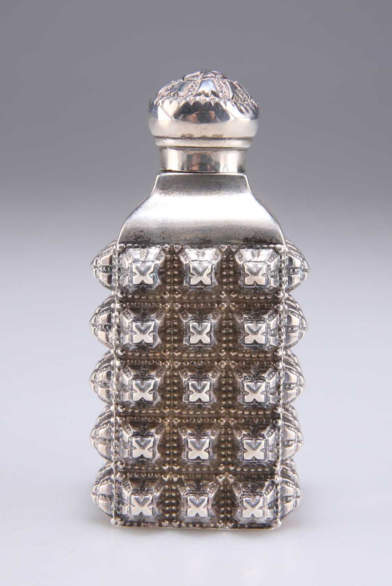 AN UNUSUAL VICTORIAN SILVER SCENT FLASK - Image 2 of 3