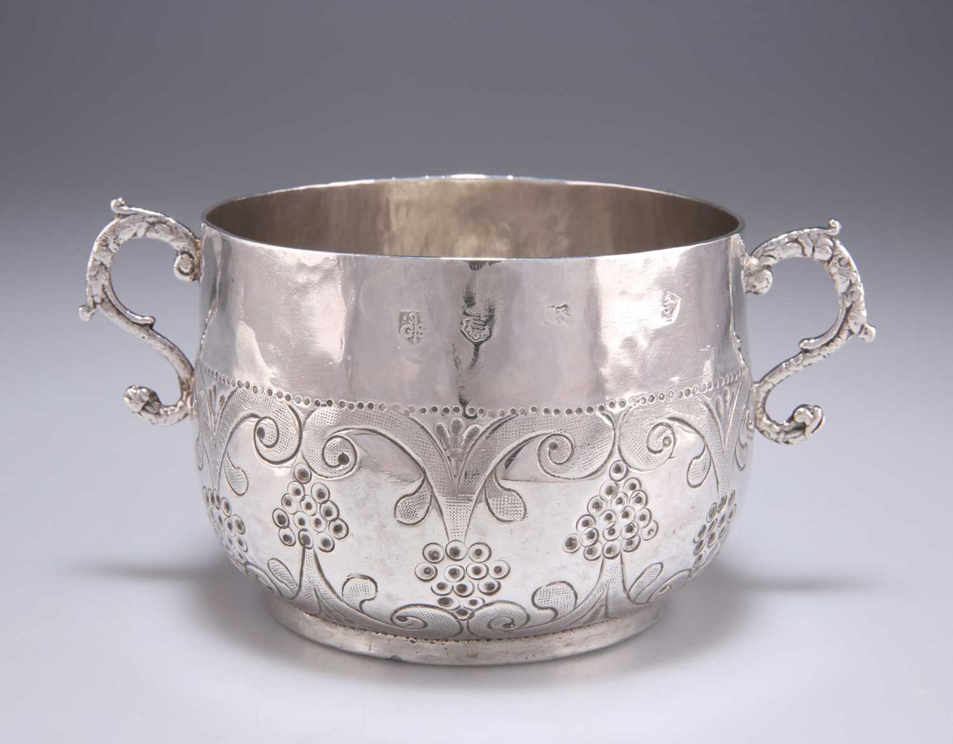 A COMMONWEALTH SILVER PORRINGER