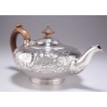 AN EARLY VICTORIAN SILVER TEAPOT