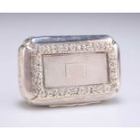 A GEORGE III SILVER SNUFF BOX