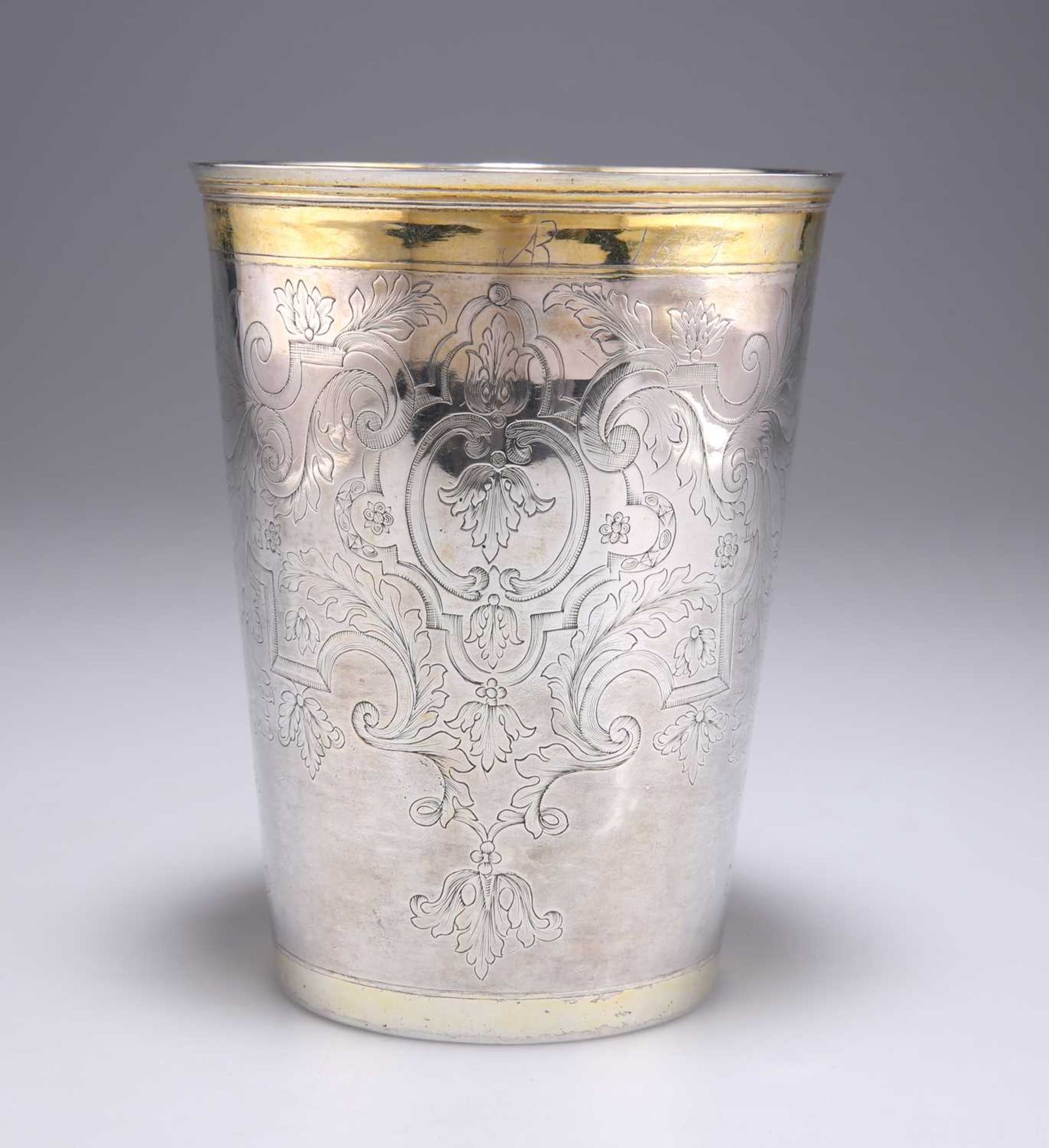 A LARGE 18TH CENTURY RUSSIAN PARCEL-GILT SILVER BEAKER - Image 2 of 6