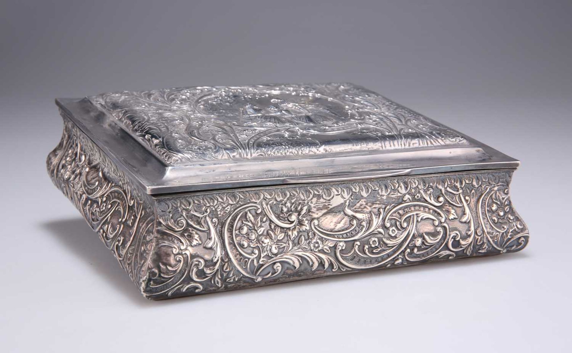 AN EDWARDIAN SILVER JEWELLERY BOX - Image 3 of 3