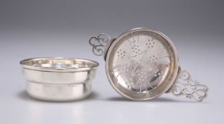 AN ELIZABETH II SILVER TEA STRAINER AND STAND