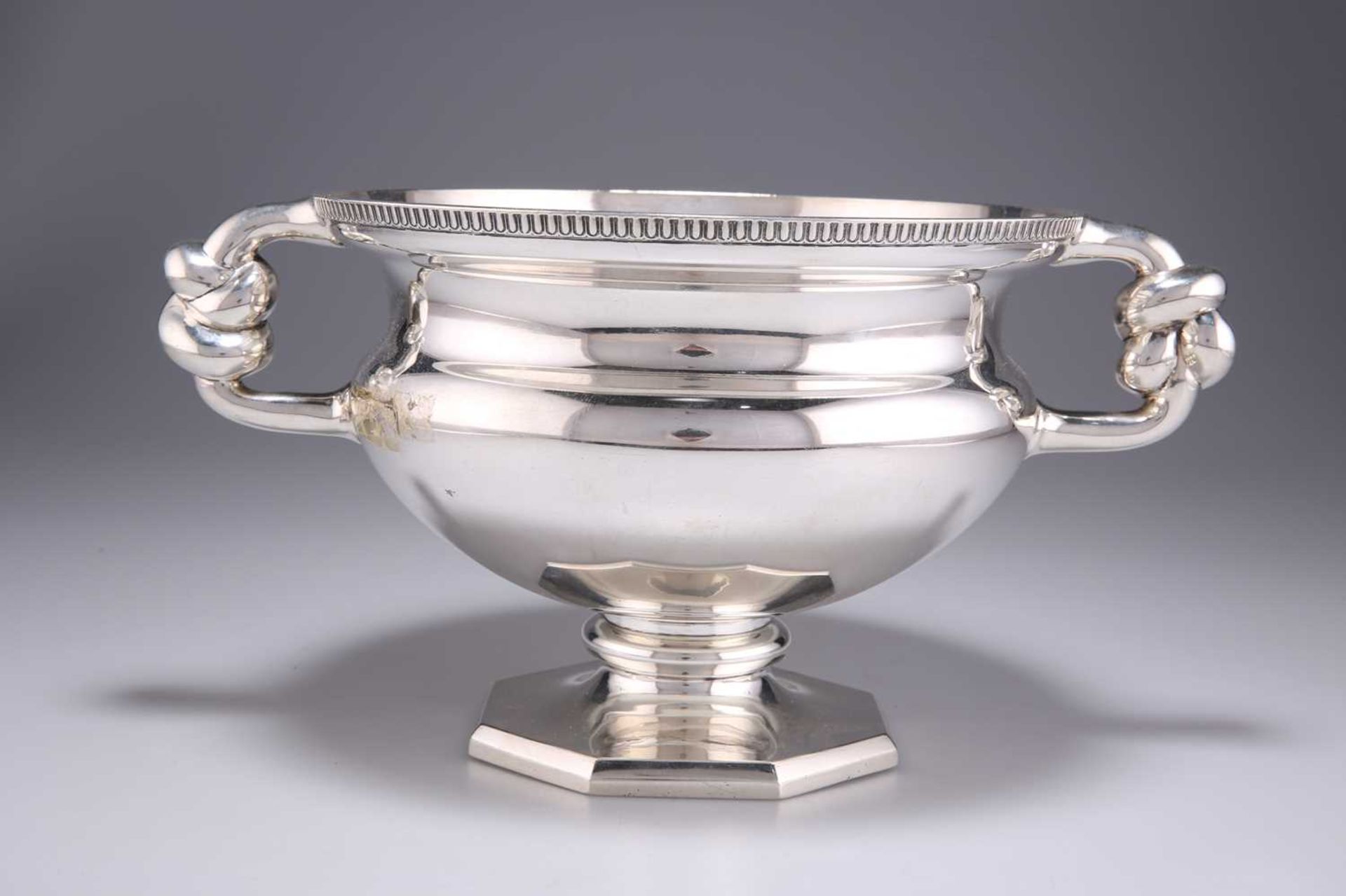 A LARGE GEORGE V SILVER TWO-HANDLED BOWL - Image 3 of 4