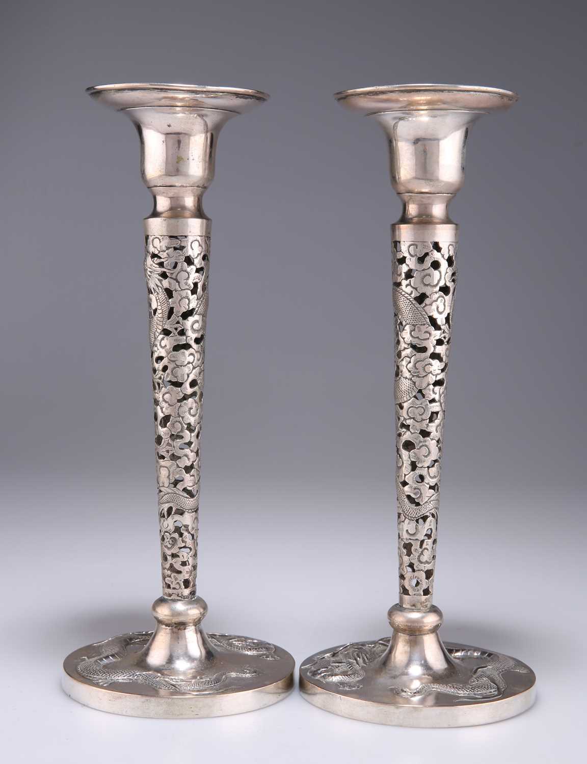 A PAIR OF CHINESE EXPORT SILVER CANDLESTICKS - Image 2 of 4