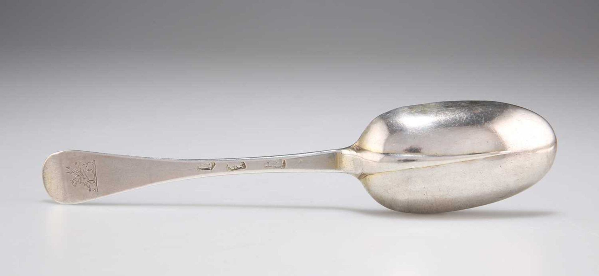 A GEORGE I BRITANNIA SILVER HANOVERIAN PATTERN TABLESPOON - Image 2 of 2