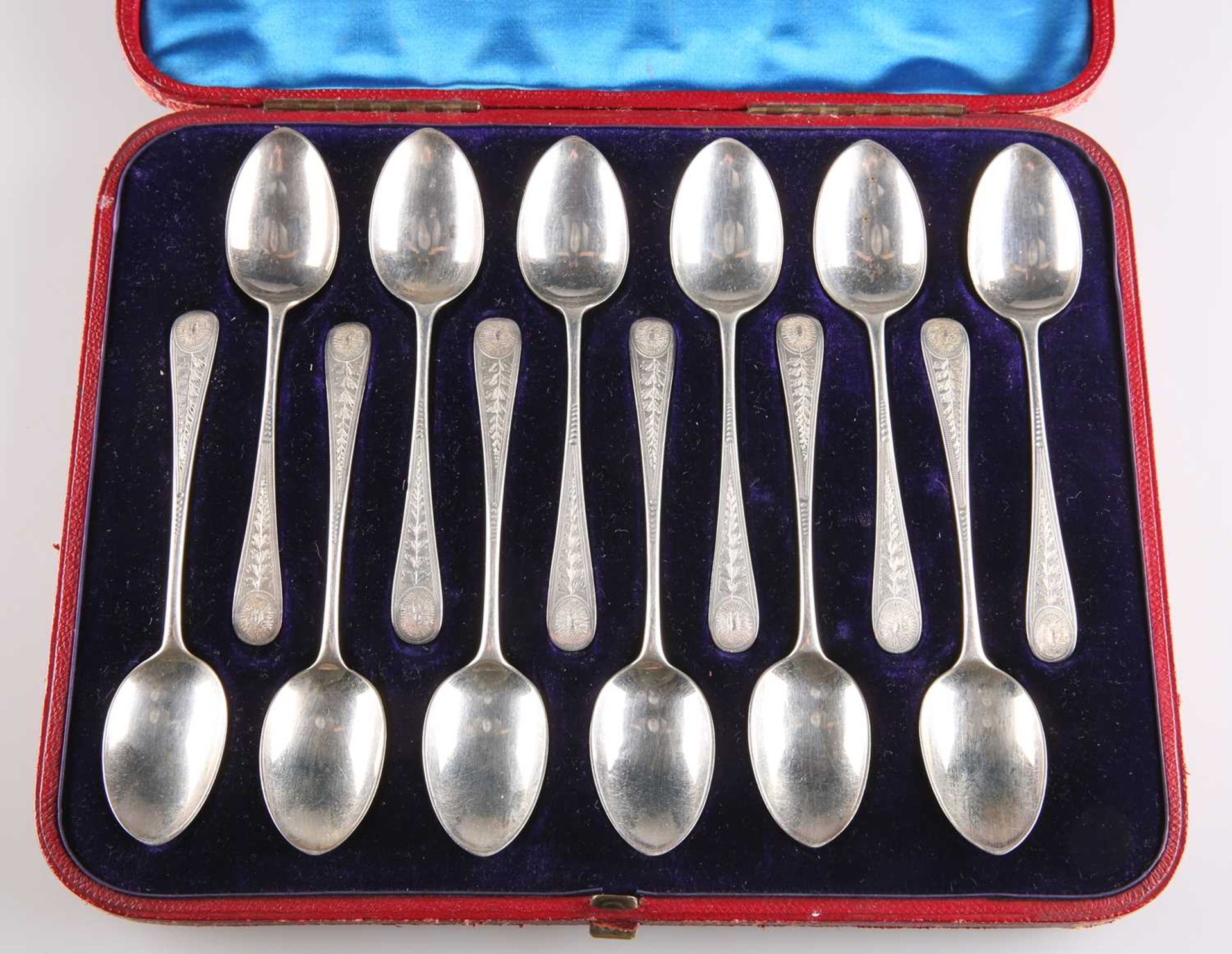 A SET OF TWELVE VICTORIAN SILVER TEASPOONS