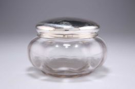A GEORGE V SILVER-LIDDED LARGE GLASS TABLE JAR