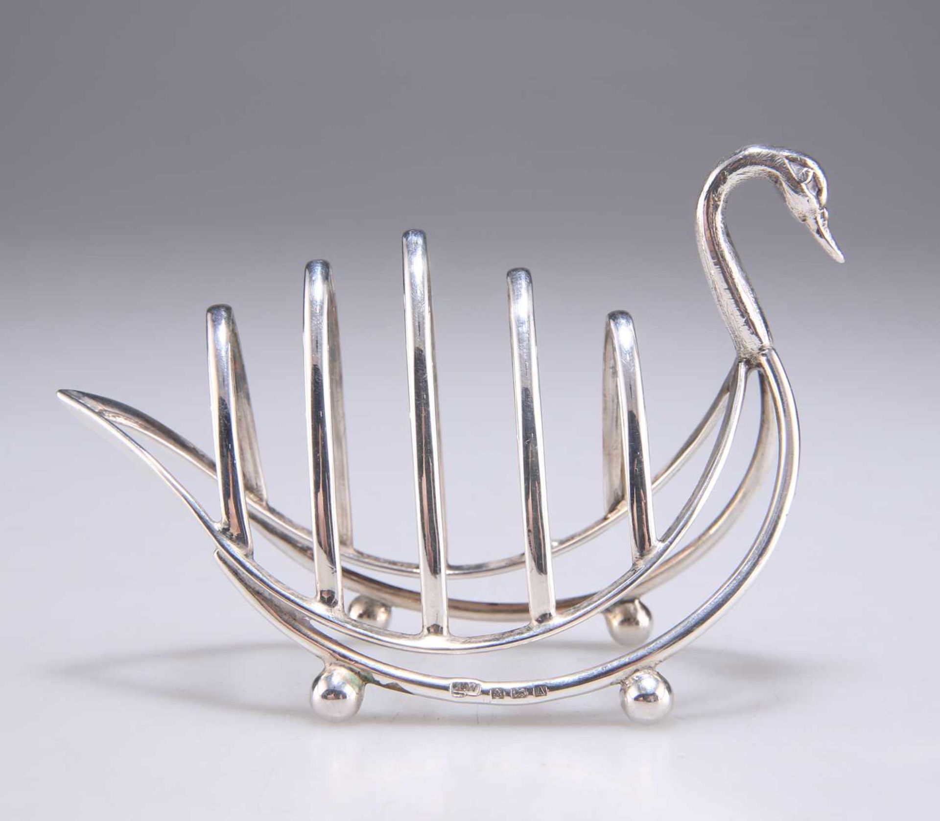 A GEORGE V NOVELTY SILVER SWAN TOAST RACK - Image 2 of 3