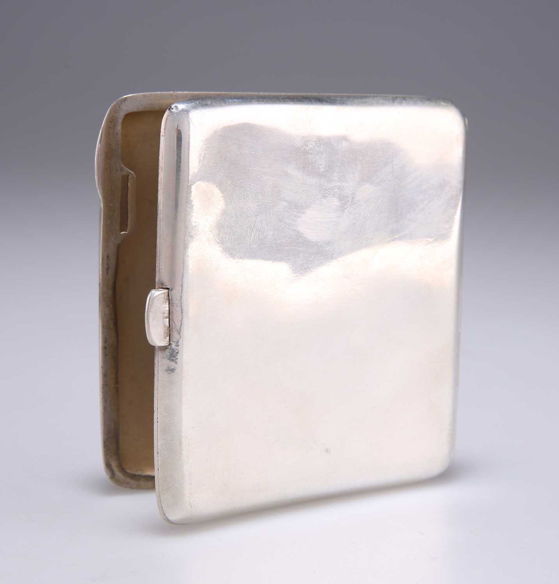 A CONTINENTAL SILVER AND ENAMEL CIGARETTE CASE - Image 2 of 2