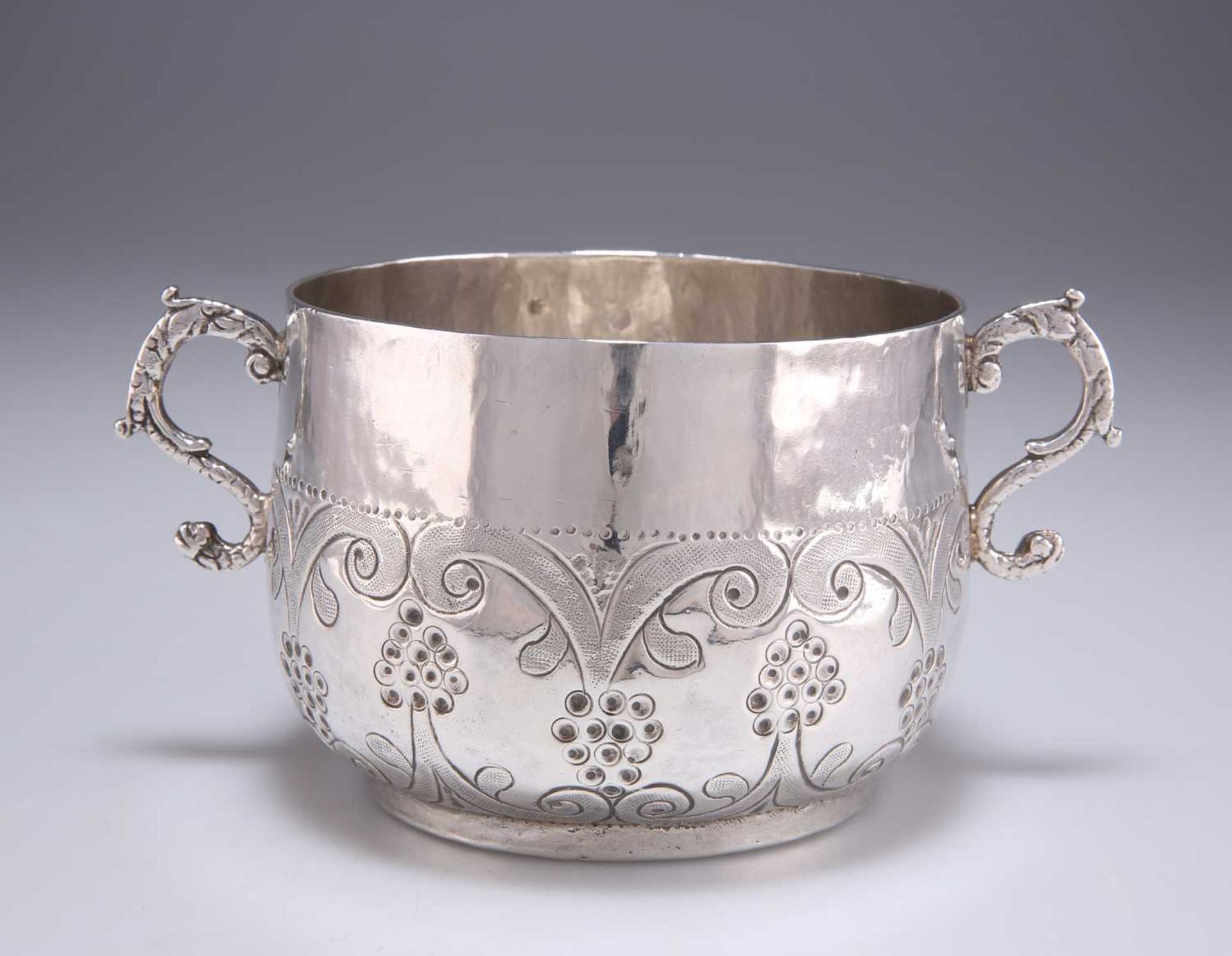 A COMMONWEALTH SILVER PORRINGER - Image 2 of 3