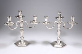 A PAIR OF GEORGIAN-STYLE CAST SILVER CANDELABRA