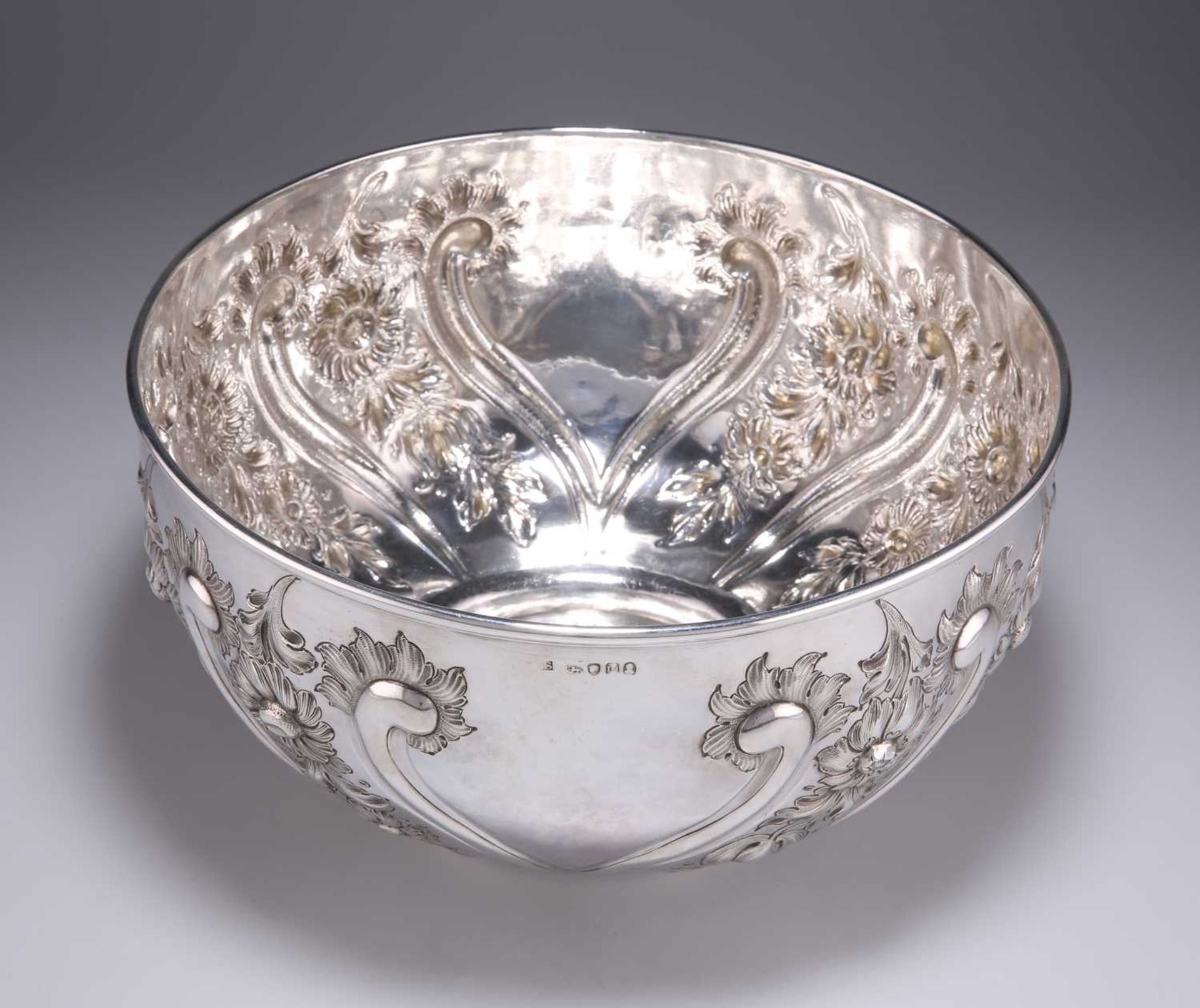 A GEORGE IV LARGE SILVER PUNCH BOWL - Image 3 of 4