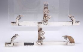 † A PAIR OF EARLY 20TH CENTURY COLONIAL INDIAN SILVER MENU HOLDERS