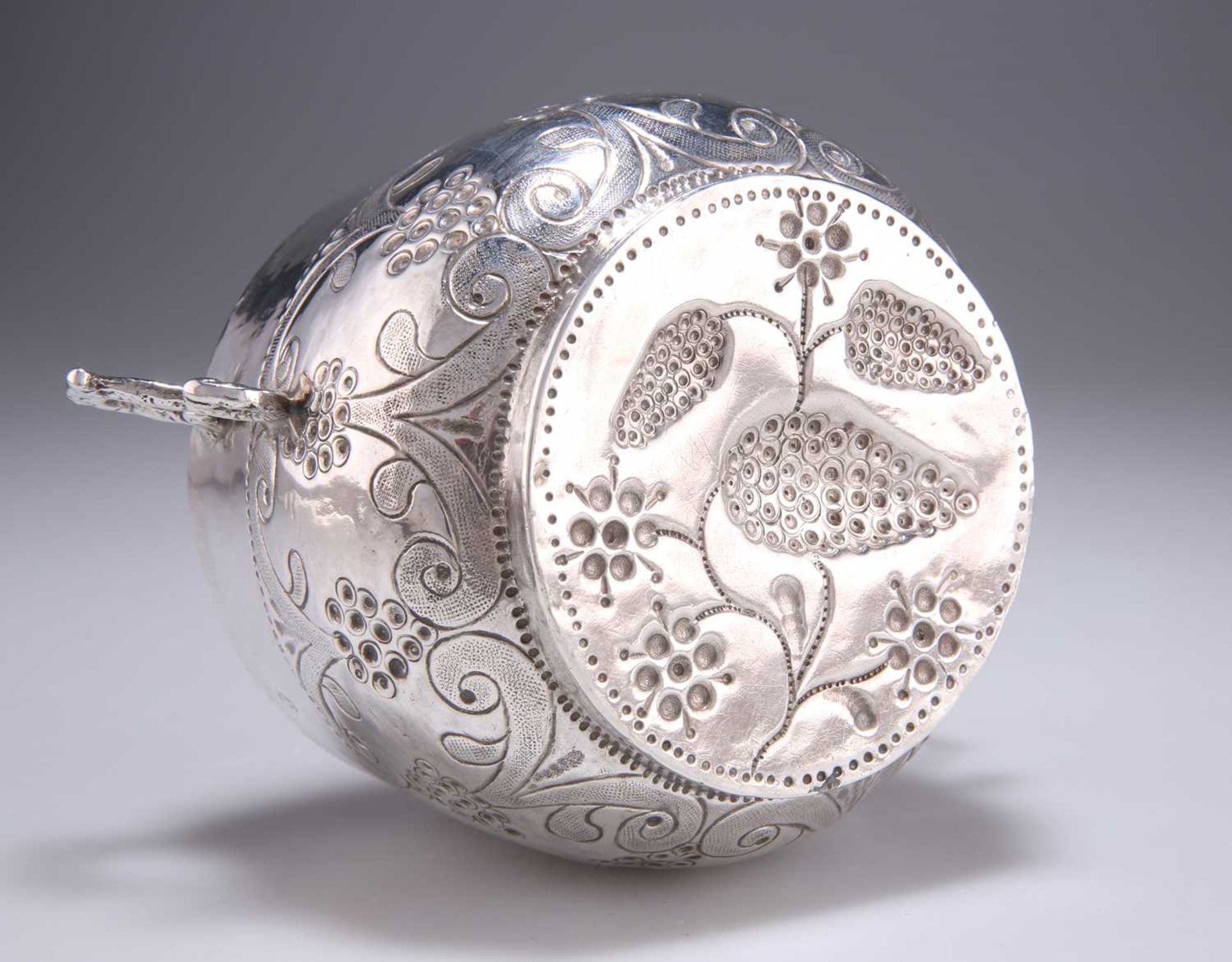 A COMMONWEALTH SILVER PORRINGER - Image 3 of 3