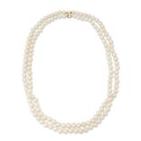 A CULTURED PEARL NECKLACE