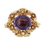 AN AMETHYST BROOCH