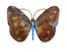 AN EARLY 20TH CENTURY 9 CARAT GOLD BUTTERFLY BROOCH