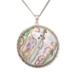 ATTRIBUTED TO H.G. MURPHY - AN ARTS AND CRAFTS ABALONE SHELL BROOCH / PENDANT
