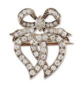 AN EARLY 20TH CENTURY DIAMOND TWIN HEART BROOCH