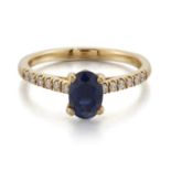 AN 18 CARAT GOLD SAPPHIRE AND DIAMOND RING