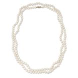 A CULTURED PEARL NECKLACE